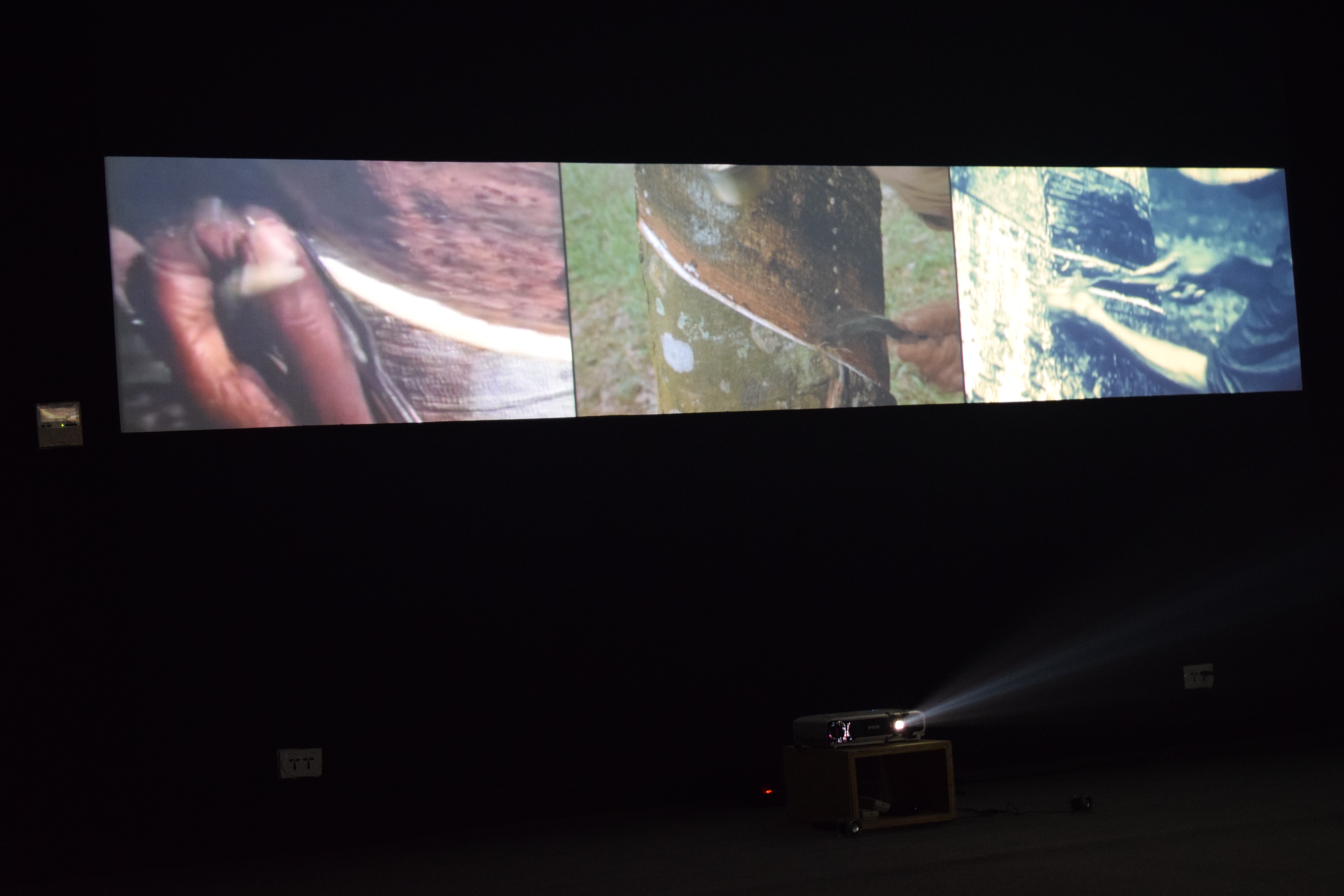 Black, Red and White<br> 
Video installation: 3 channels<br>
Nguyen Phuong Linh, 2015-16